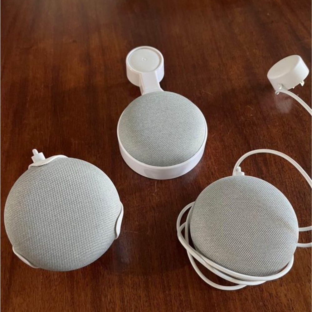 3 Google Nest speakers